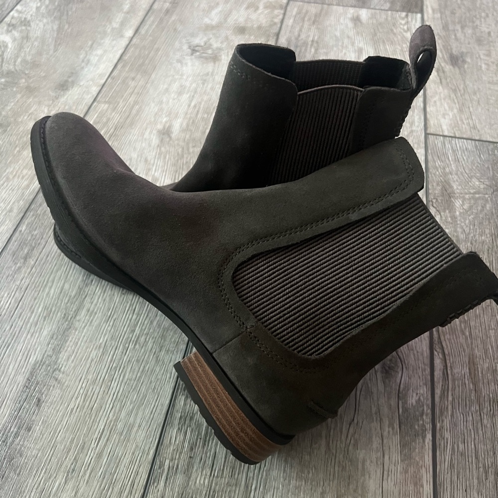 UGG Chelsea Boot